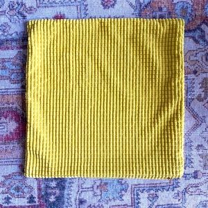 Yellow GULLKLOCKA pillowcases (2)